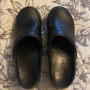 Black Dansko size 39